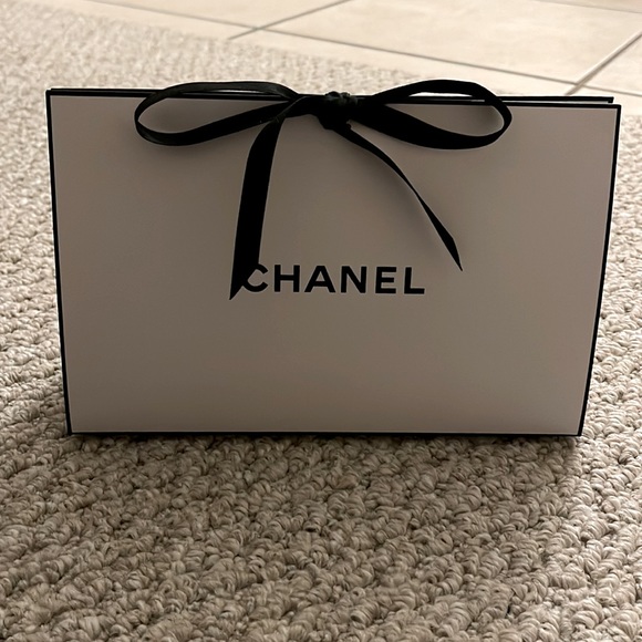CHANEL Box - Picture 1 of 8